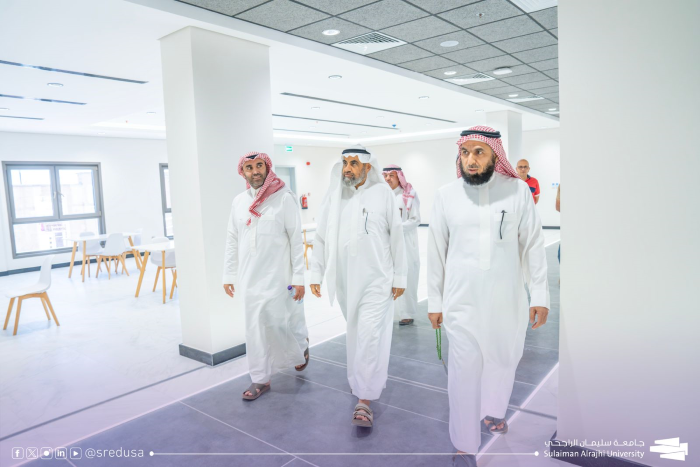رئيس الجامعة يتفقد سكن الطالبات الجديد