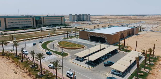 المدينة الجامعية لجامعة سليمان الراجحي من الأعلى — المباني والساحات والمواقف