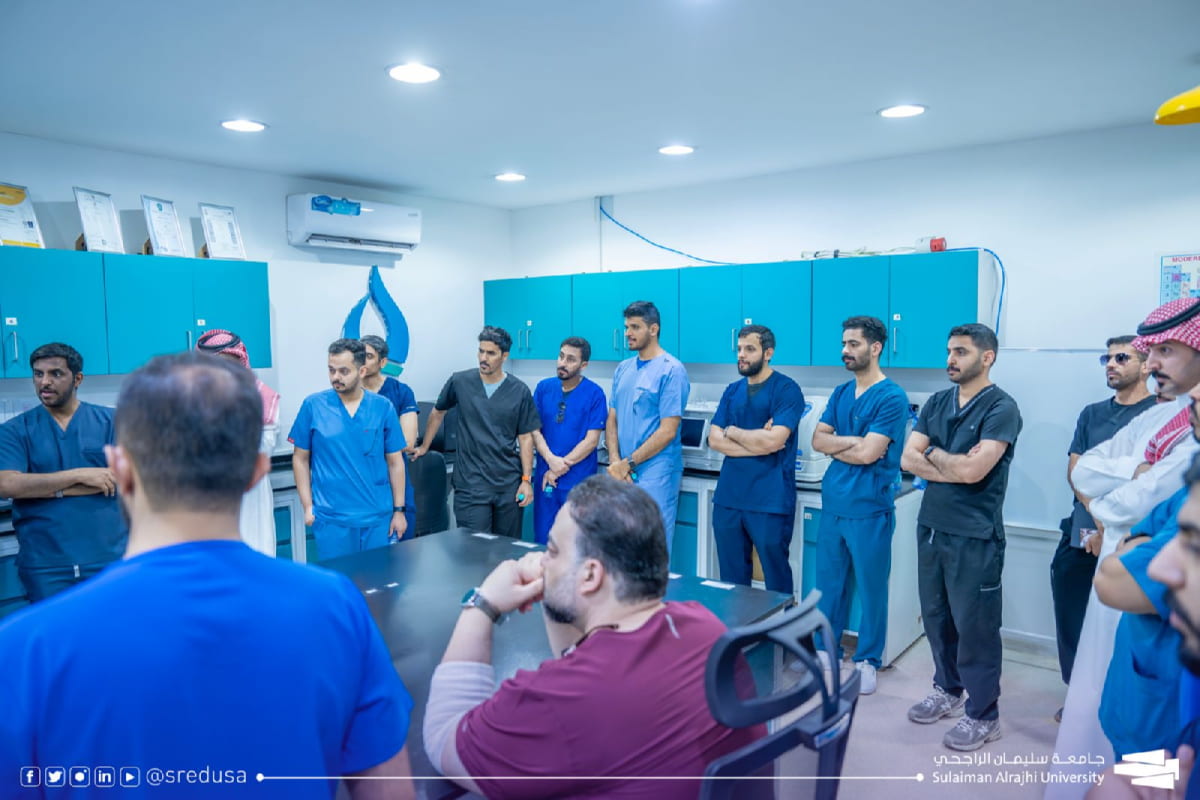 طلبة ماجستير التغذية السريرية يطلعون على آليات ضبط الجودة والسلامة في الصناعات الغذائية بمصنع شركة نقي للمياه