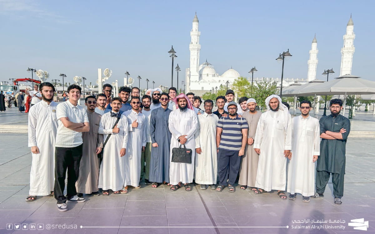 الجامعة تنظم زيارة طلابية إلى مجمع الملك فهد ومعرض عمارة المسجد النبوي