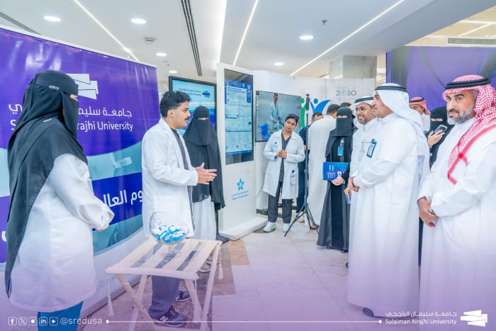 الجامعة تشارك بركن توعوي بمستشفى بريدة المركزي بمناسبة اليوم العالمي للتمريض