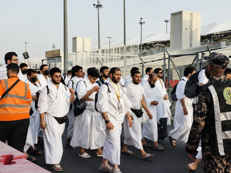الجامعة تنظم رحلة حج لعدد من طالبها وطالباتها بالتعاون مع حملة الراجحي الخيرية