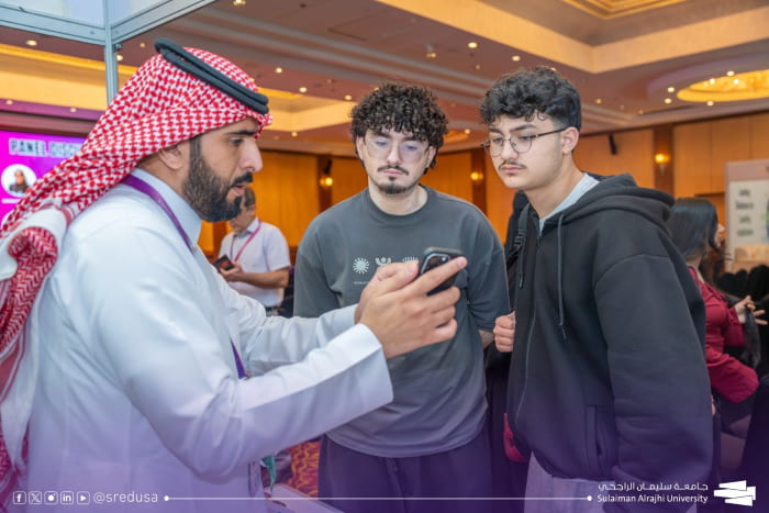 الجامعة تشارك في معرض قطر التعليمي وتستعرض برامجها الأكاديمية
