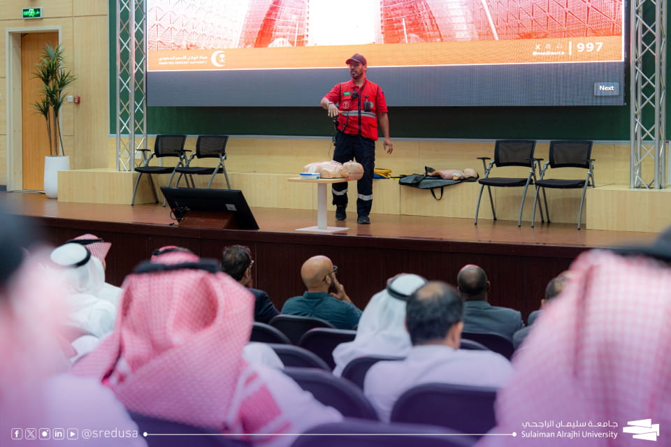 الجامعة تنظم دورة “السلامة الإسعافية للمنشآت” لتعزيز جاهزية منسوبيها
